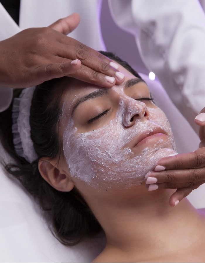 Iluma Intense Brightening Exfoliating Cleanser